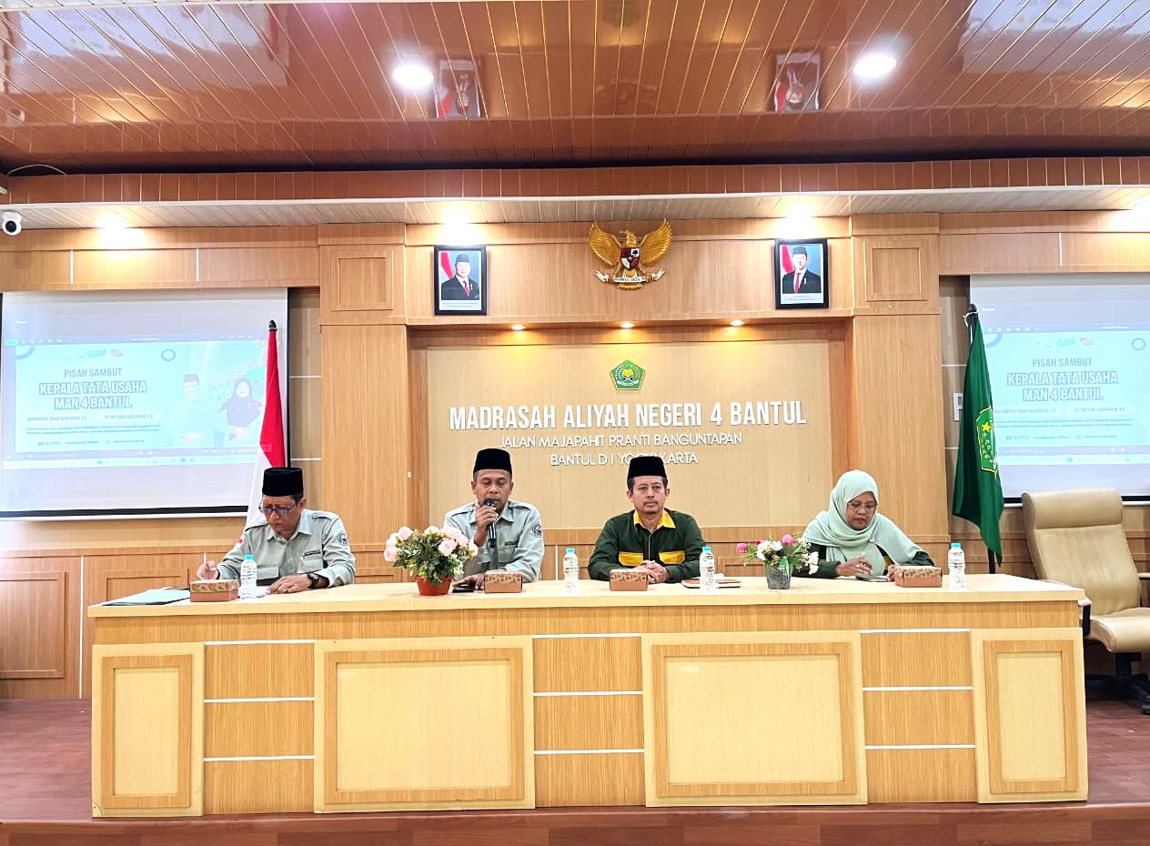 Penuh Haru, Kepala MAN 4 Bantul Lepas Sosok Partner Kerja Hebat di Bagian Tata Usaha