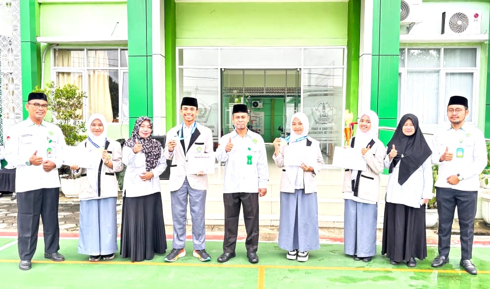 Pupuk Budaya Juara, MAN 4 Bantul Beri Penghormatan Khusus bagi Bintang Prestasi Madrasah