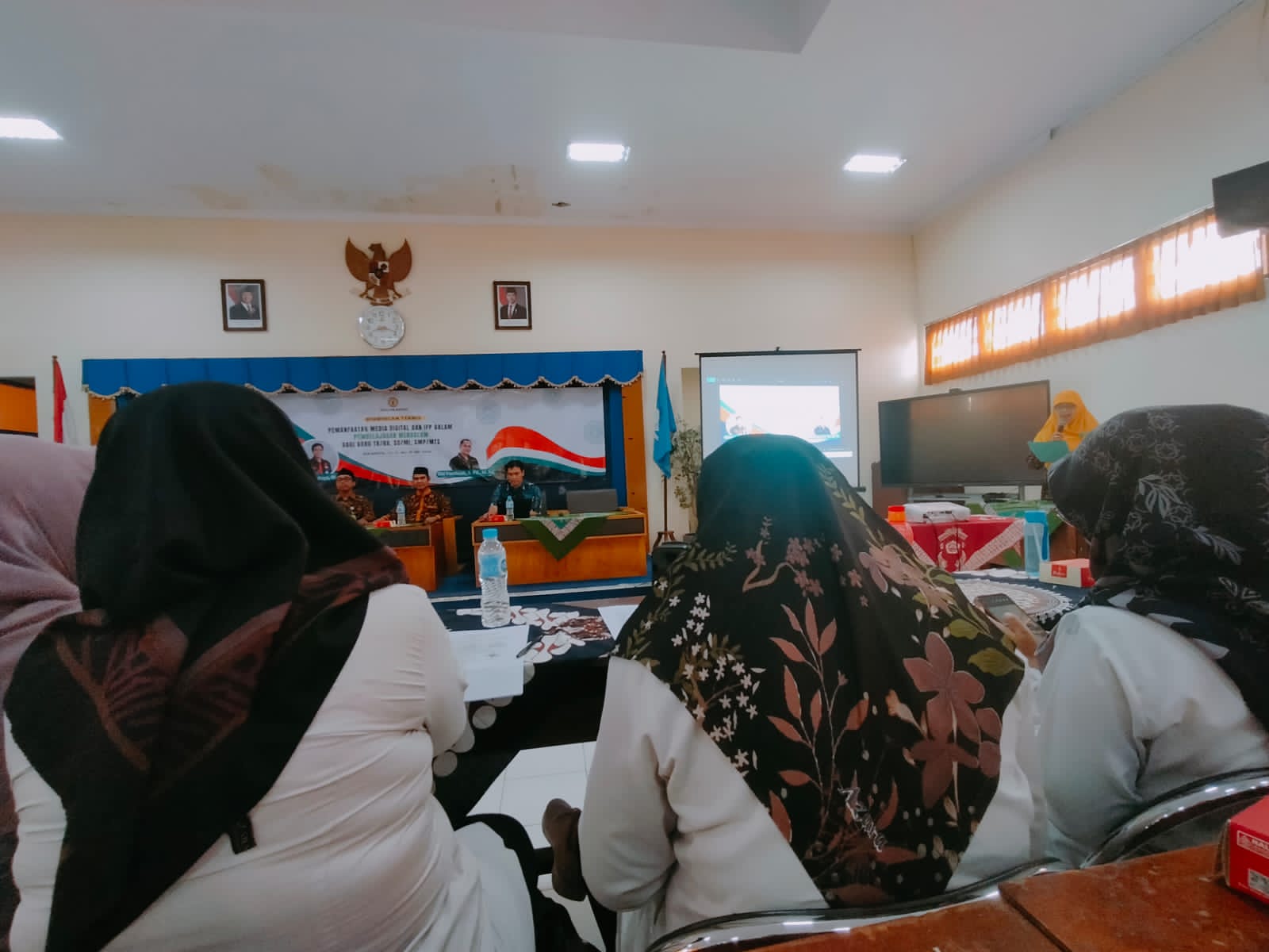 Guru MIN 2 Bantul Ikuti Bimtek Pemanfaatan Media Digital dan IFP dalam Pembelajaran Mendalam