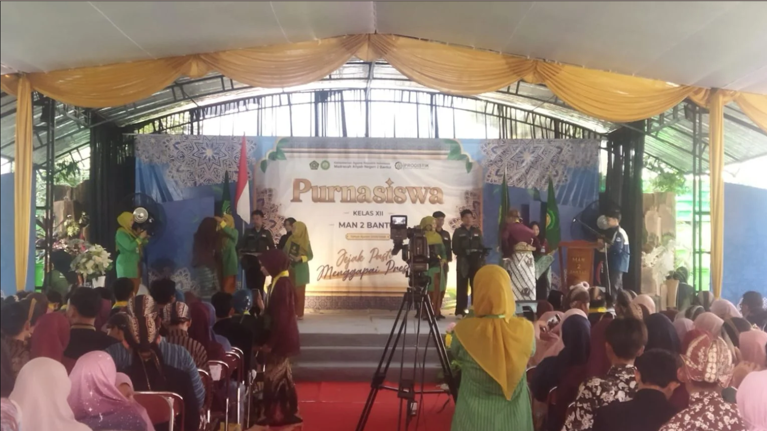 Penuh Haru dan Khidmat, Wisuda Purnasiswa MAN 2 Bantul Digelar di Depan Gedung Keterampilan