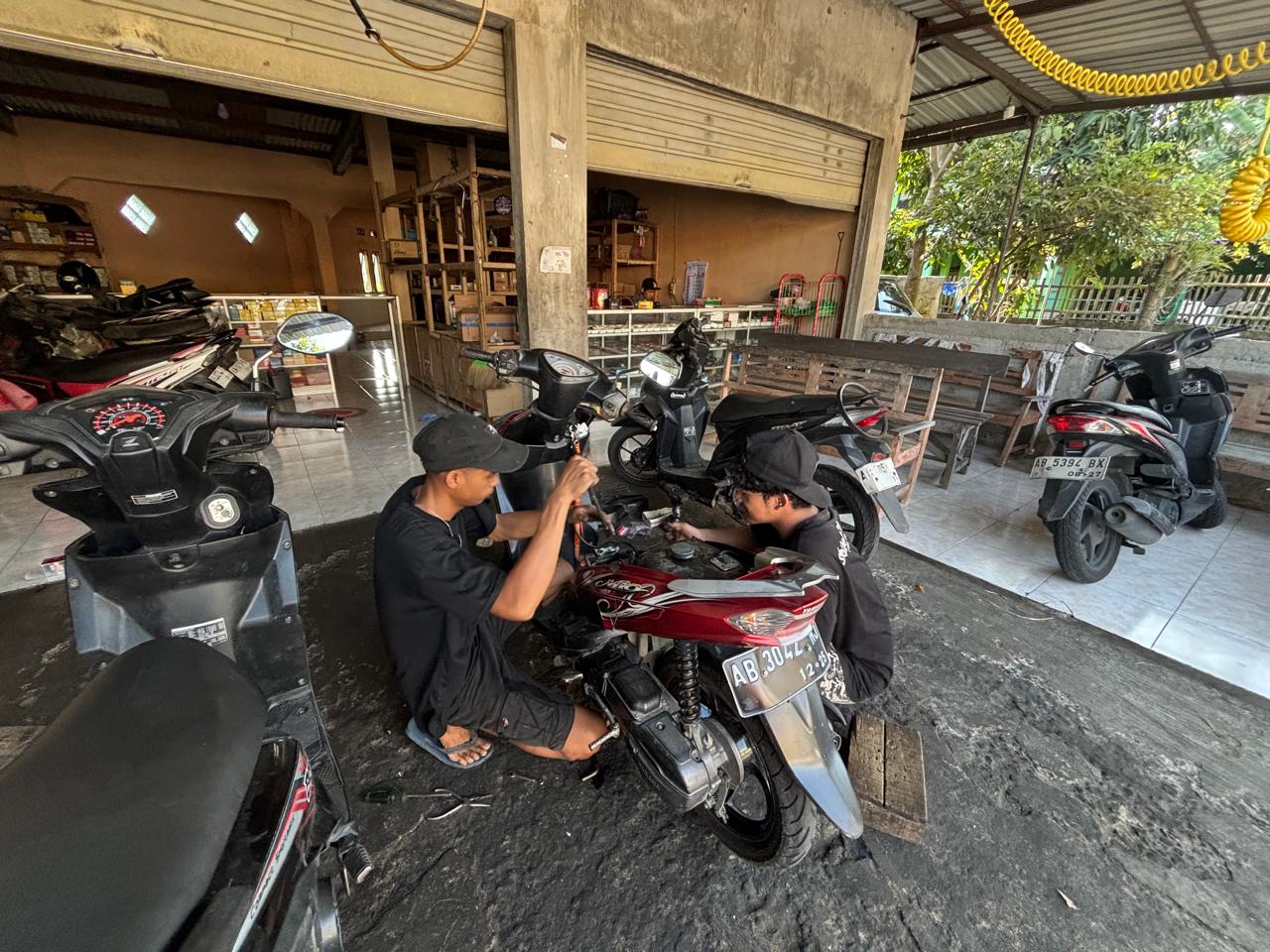 Pantau Perkembangan Siswa di Dunia Kerja, Guru MAN 1 Bantul Lakukan Monitoring PKL