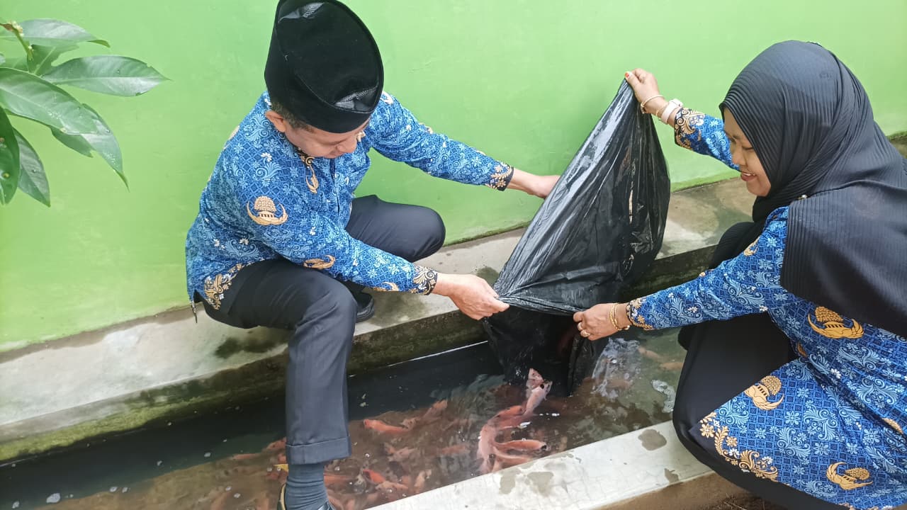 MTsN 1 Bantul Tebar Benih Nila, Wujudkan Madrasah Adiwiyata Berbasis Keanekaragaman Hayati     