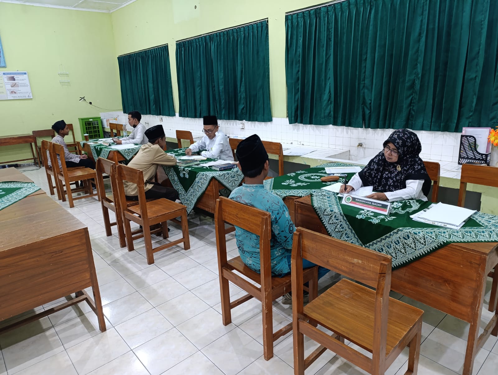 Calon Peserta Didik Baru Ikuti Tahap Wawancara PMBM MTsN 2 Bantul   