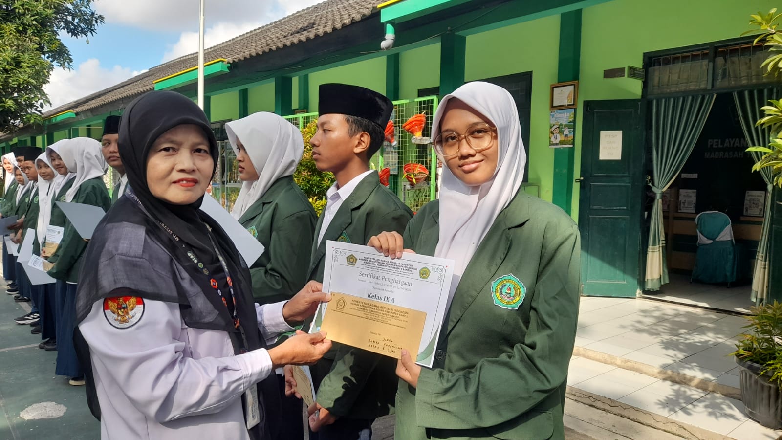 Pembagian Hadiah Semesta Masemba Meriahkan Semarak Tujuh Belas Tahun MTsN 9 Bantul