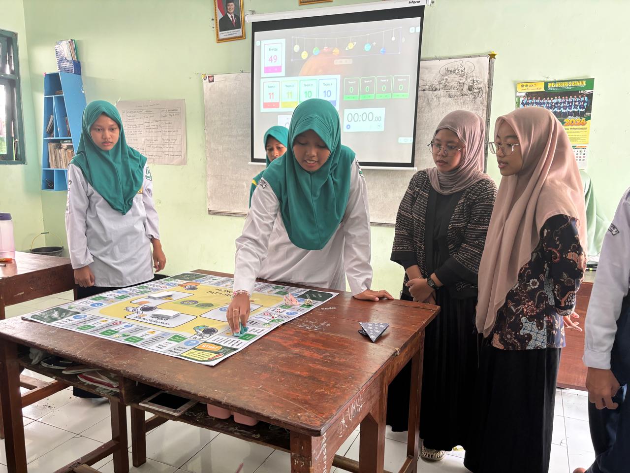 Mahasiswa S2 Teknologi Pembelajaran UNY Laksanakan PTK Tahap Kedua di MTsN 9 Bantul