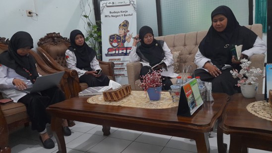 Matangkan Review Kurikulum, Panitia Internal MTsN 9 Bantul Gelar Rapat Koordinasi