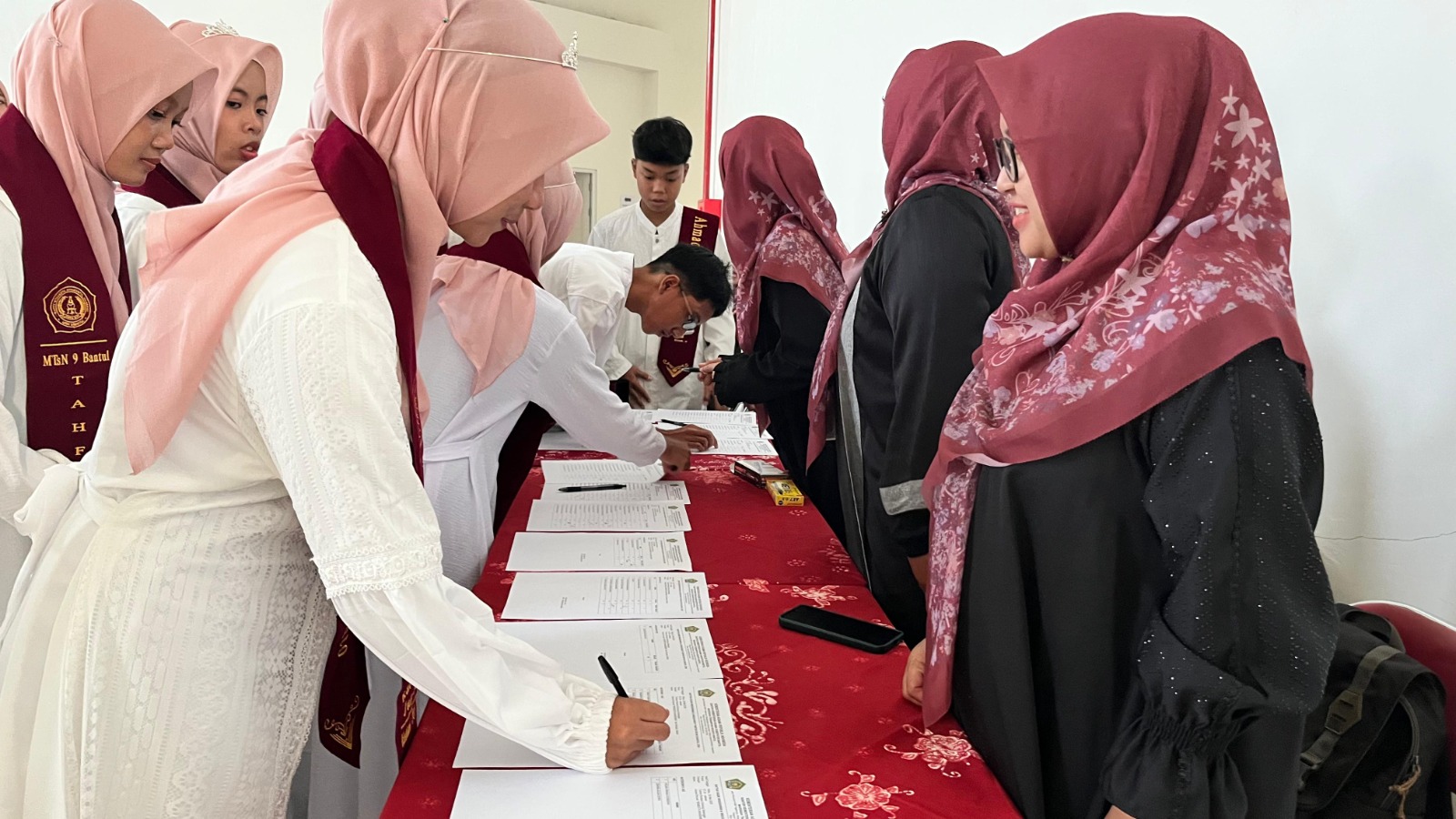186 Murid MTsN 9 Bantul Lakukan Presensi Wisuda Tahfidz Sejak Pagi