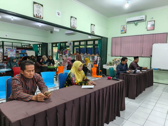 Bangun Generasi Cerdas dan Berintegritas, MTsN 9 Bantul Matangkan Review Kurikulum Berbasis Cinta