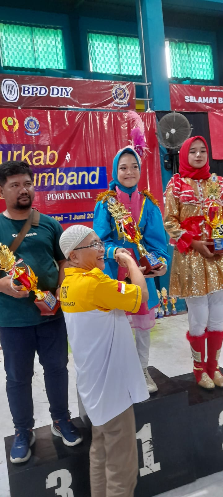 Tampil Spektakuler dan Penuh Penghayatan MTsN 9 Bantul Raih Juara 1 General Effect Kejurkab Drumband