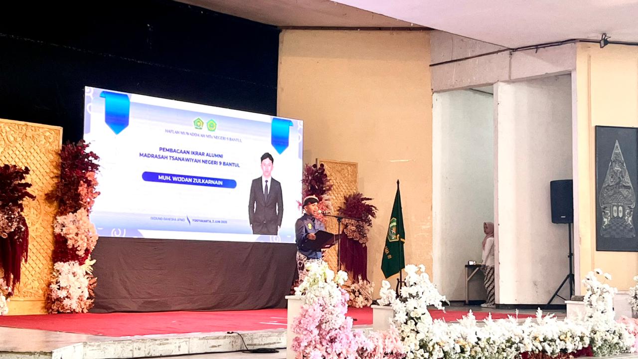 Pembacaan Ikrar Alumni Warnai Haflah Muwadda’ah Kelas IX MTsN 9 Bantul
