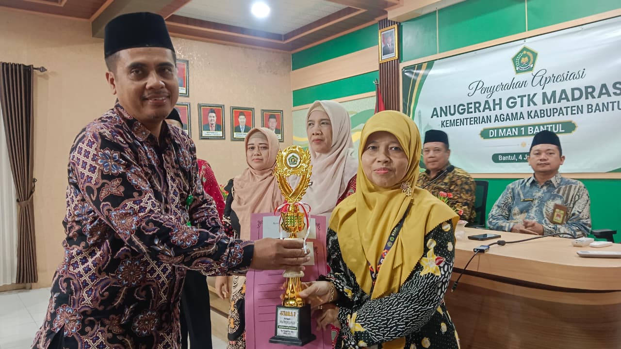 Guru MTsN 9 Bantul Raih Juara I Guru Dedikatif pada Anugerah GTK Kemenag Bantul 2026
