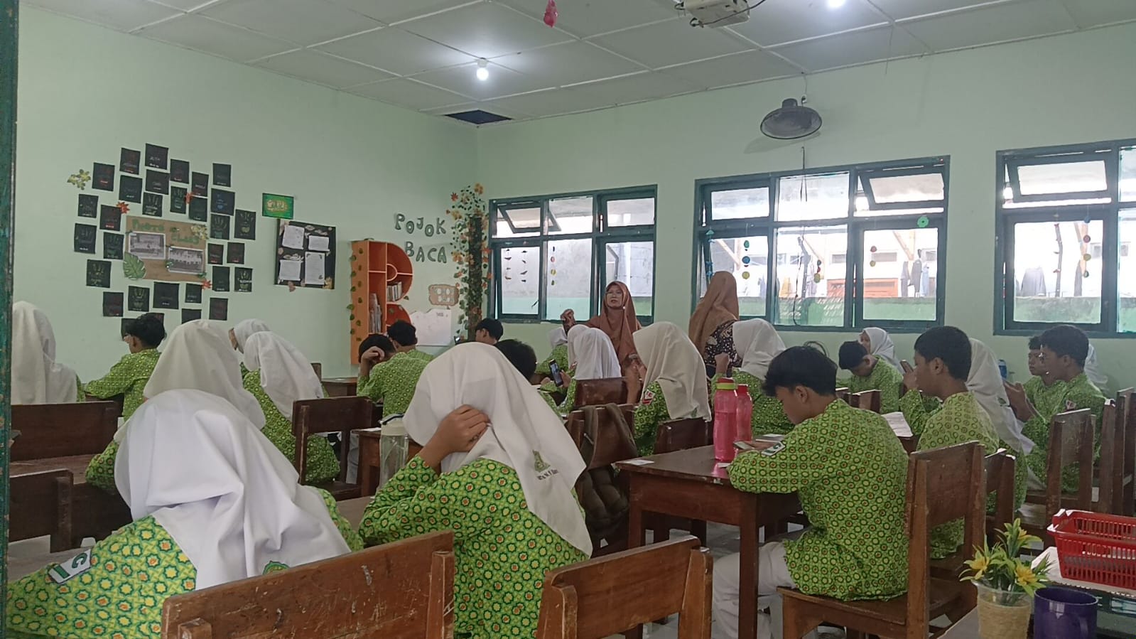 Lancar dan Tertib, ASAT Hari Pertama di MTsN 9 Bantul Ujikan Bahasa Indonesia dan Qur’an Hadis
