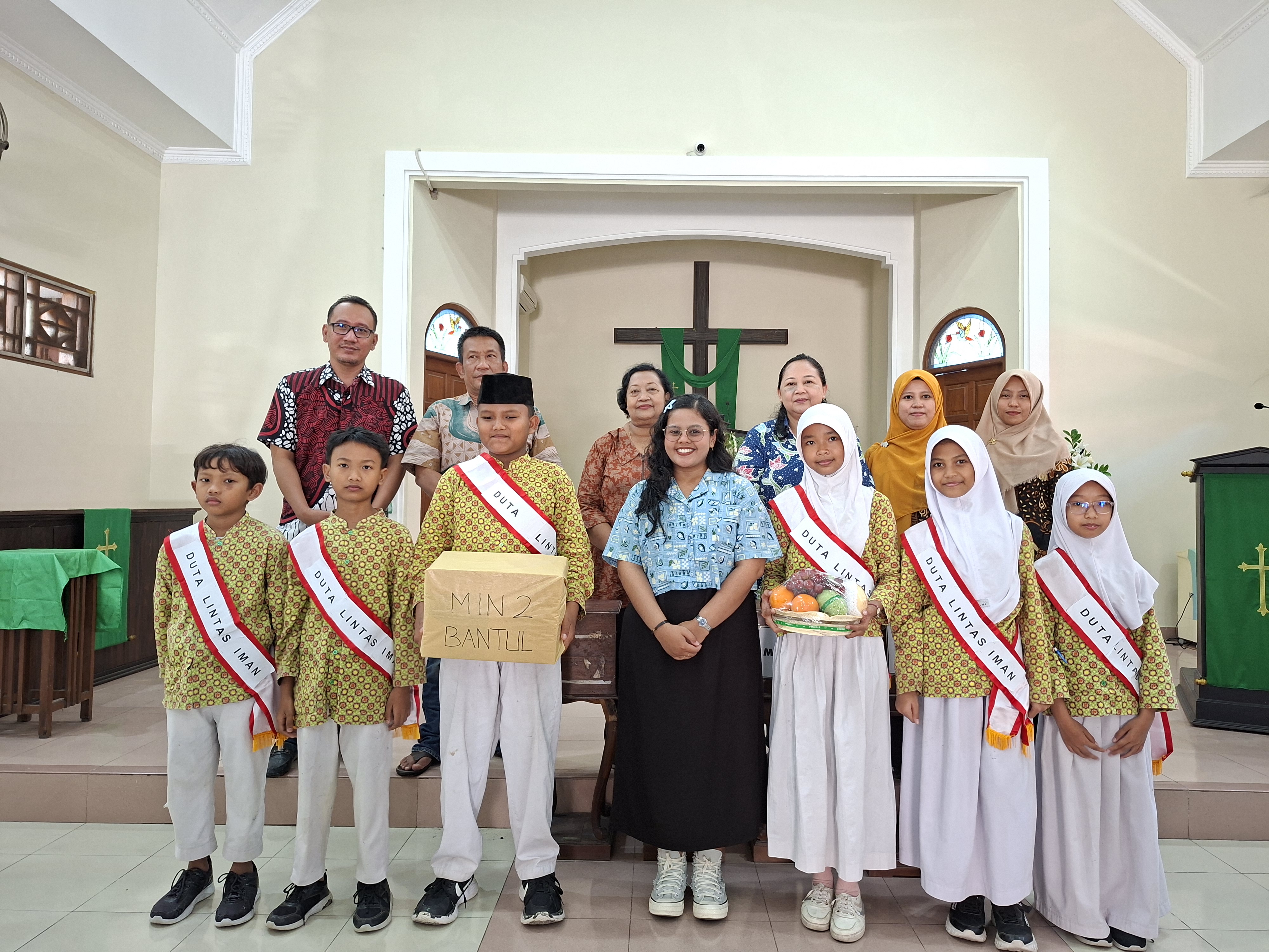 Merajut Kerukunan Sejak Dini, Duta Lintas Agama MIN 2 Bantul Kunjungi GKJ Patalan Pepanthan
