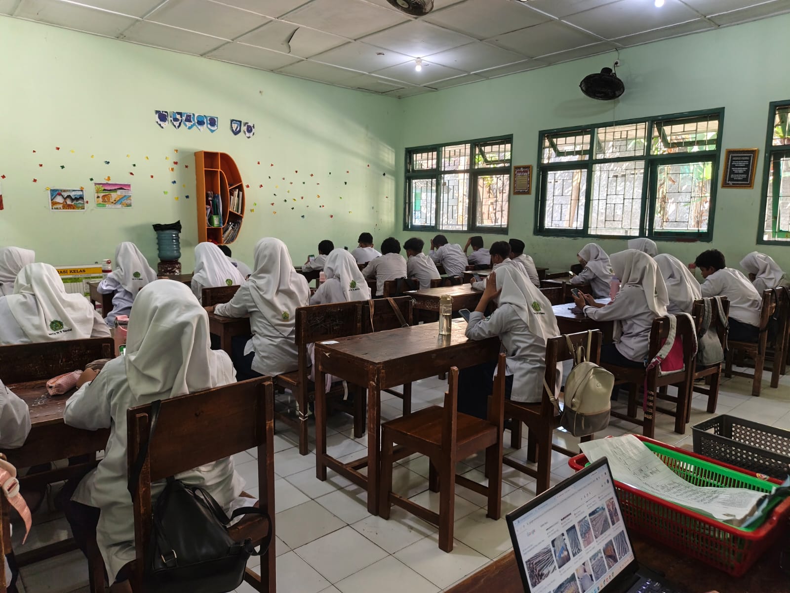 Hari Kelima ASAT, Siswa MTsN 9 Bantul Fokus Kerjakan Soal Pendidikan Pancasila dan Bahasa Arab