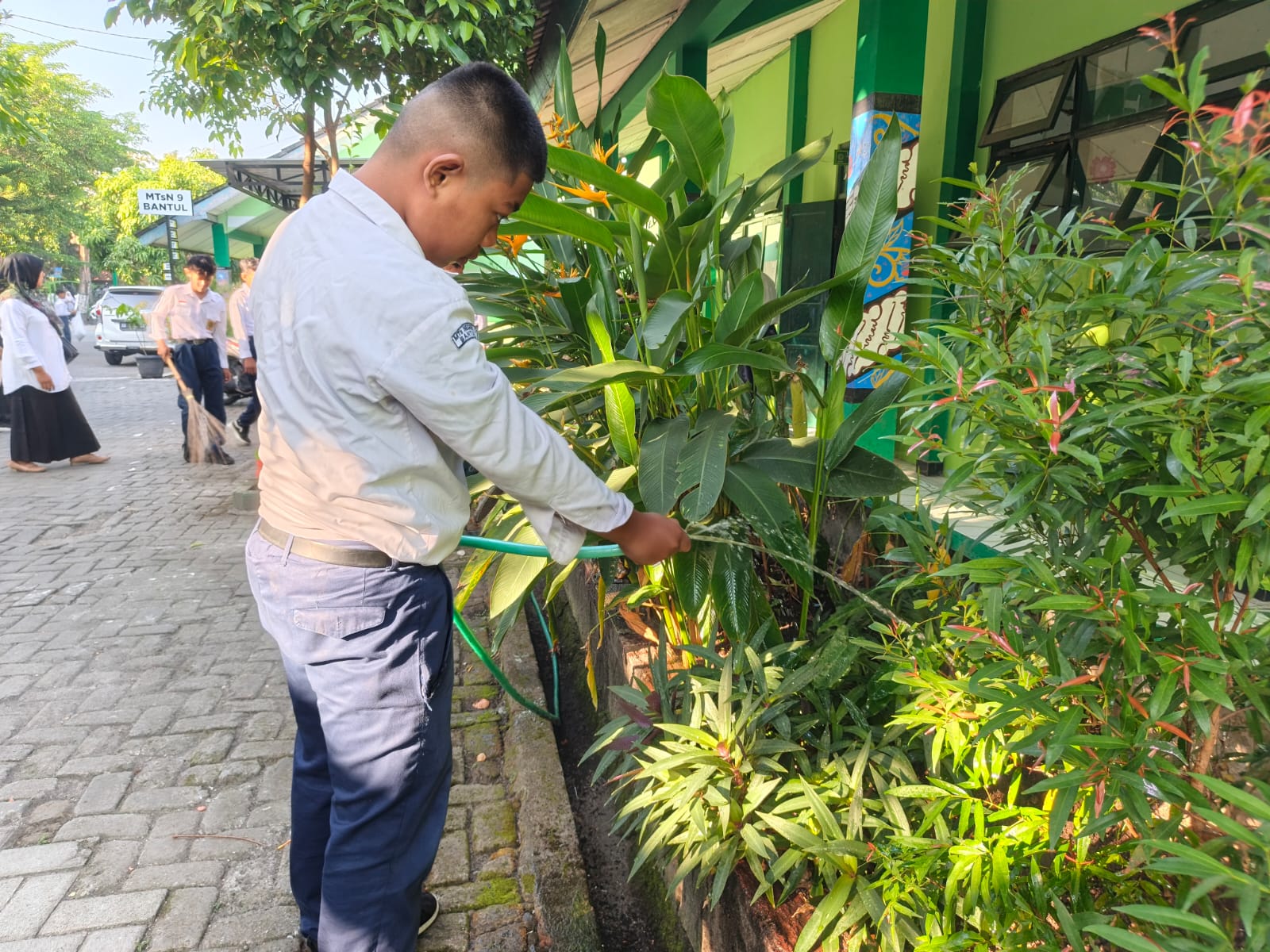 Bersih, Hijau, dan Kreatif! Semarak Aksi Adiwiyata MTsN 9 Bantul pada Hari Lingkungan Hidup Sedunia 