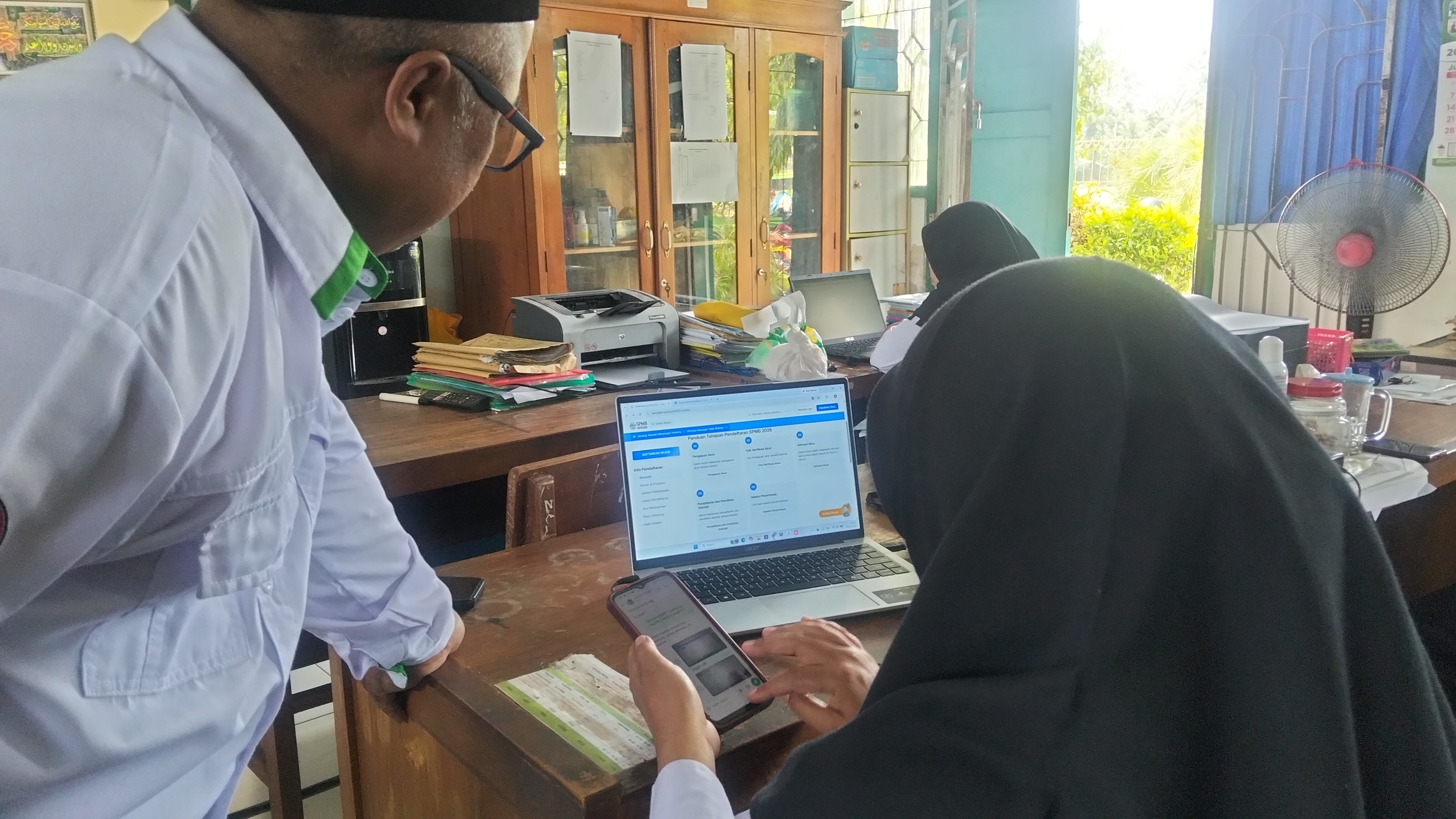Pegawai MIN 2 Bantul Dampingi Pendaftaran SPMB Siswa ke SMP Negeri 2 Imogiri