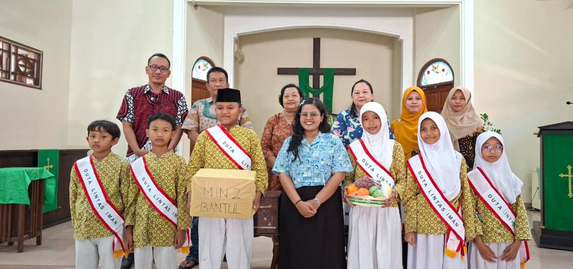 Harmoni dalam Keberagaman, Duta Lintas Agama MIN 2 Bantul Berkunjung ke GKJ Patalan Pepanthan