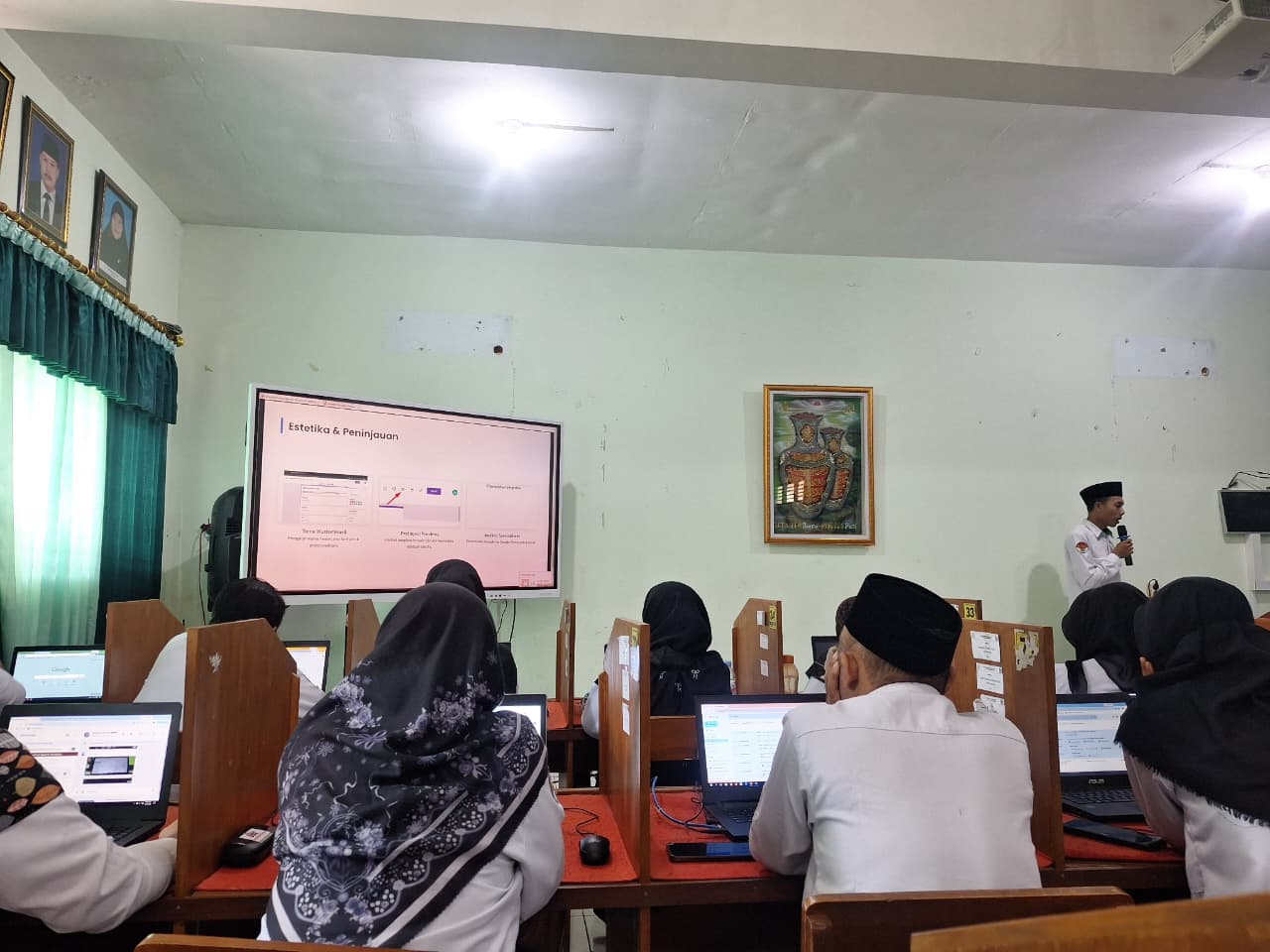 Guru dan Tenaga Kependidikan MIN 2 Bantul Ikuti Mentoring Kecakapan Penggunaan Teknologi Informasi