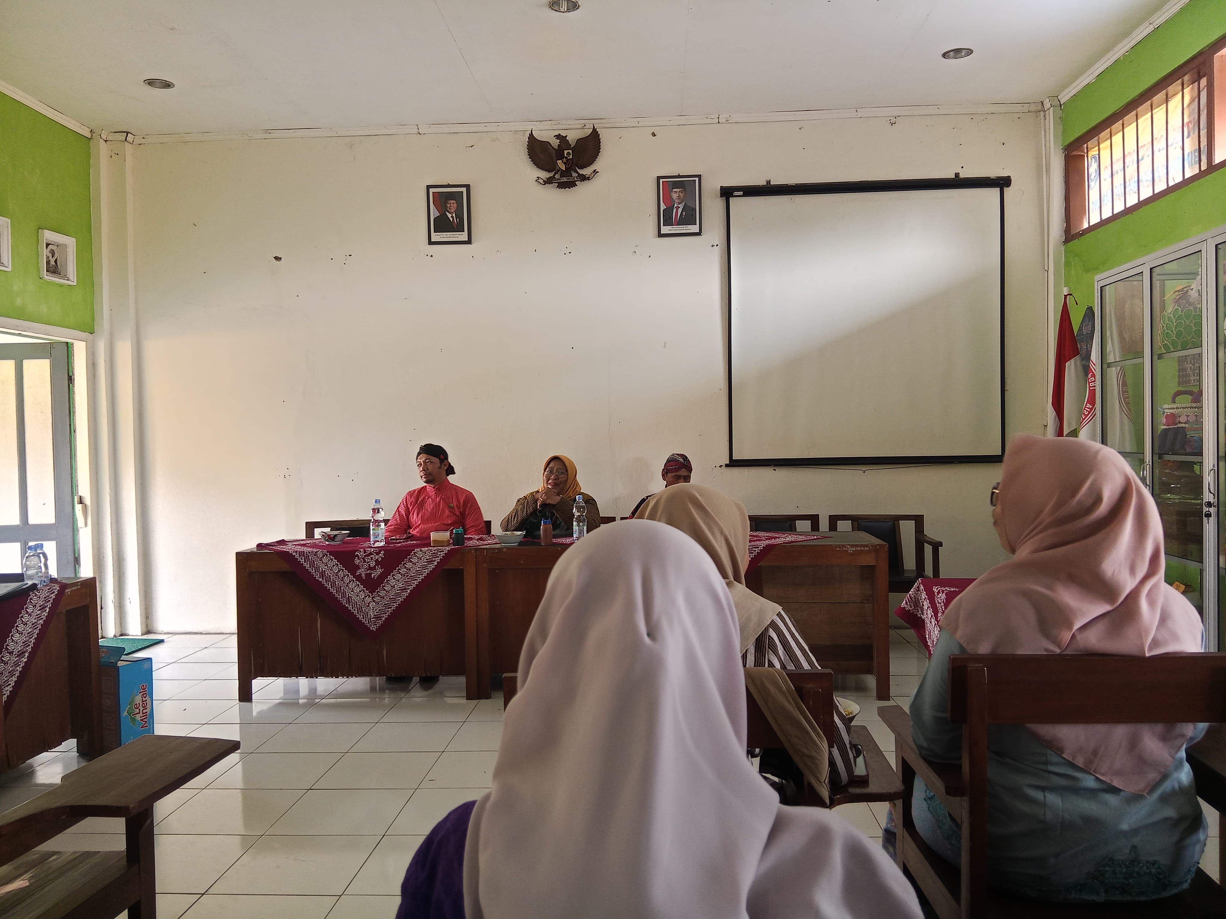 Guru Bahasa Inggris MIN 2 Bantul Aktif Ikuti KKG Kapanewon Imogiri Susun Program Kerja 2026–2027