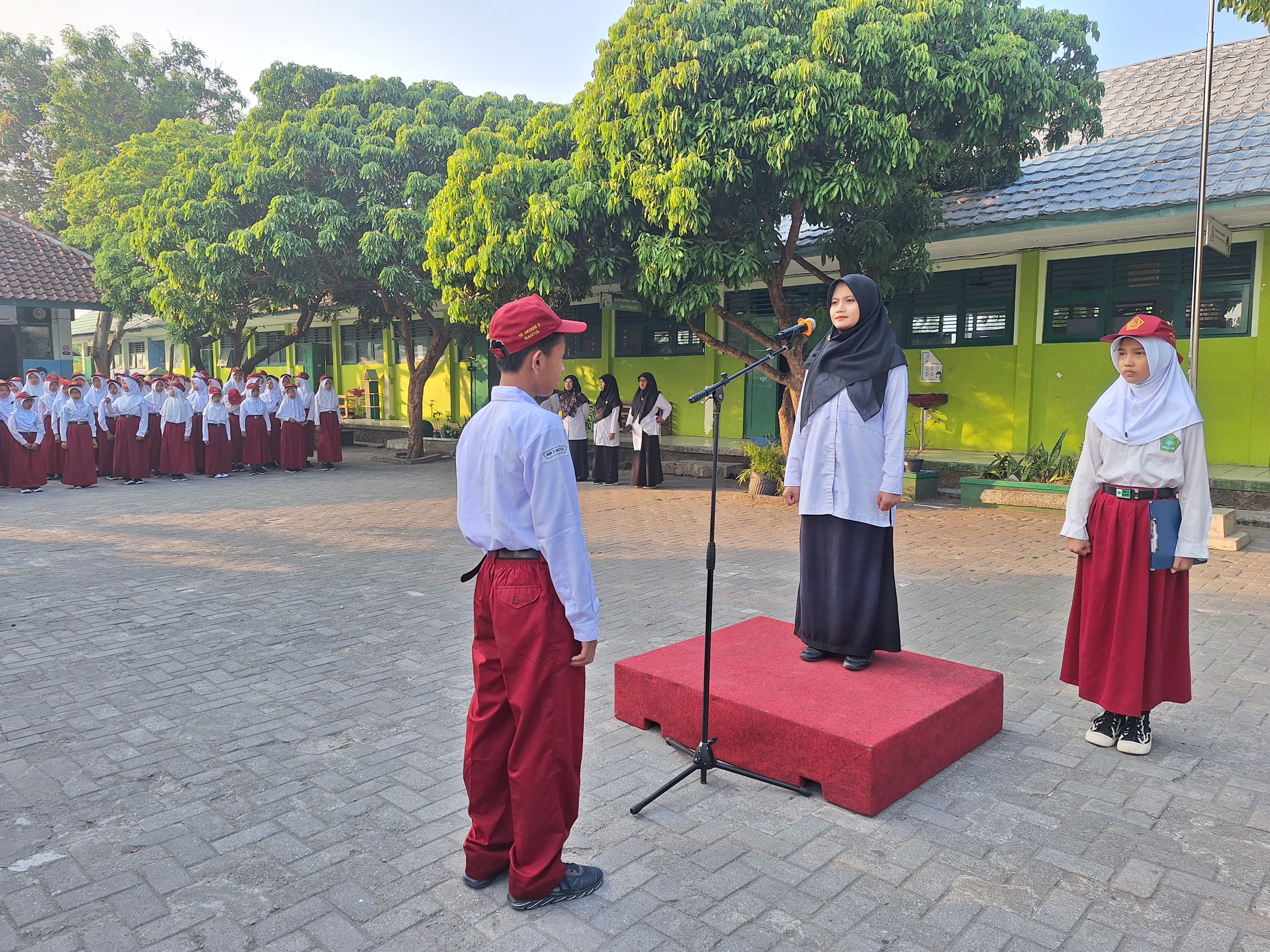 Pembina Upacara Ajak Murid Perkuat Akhlak dan Semangat Berprestasi, MIN 2 Bantul Umumkan Lolos NGTS 