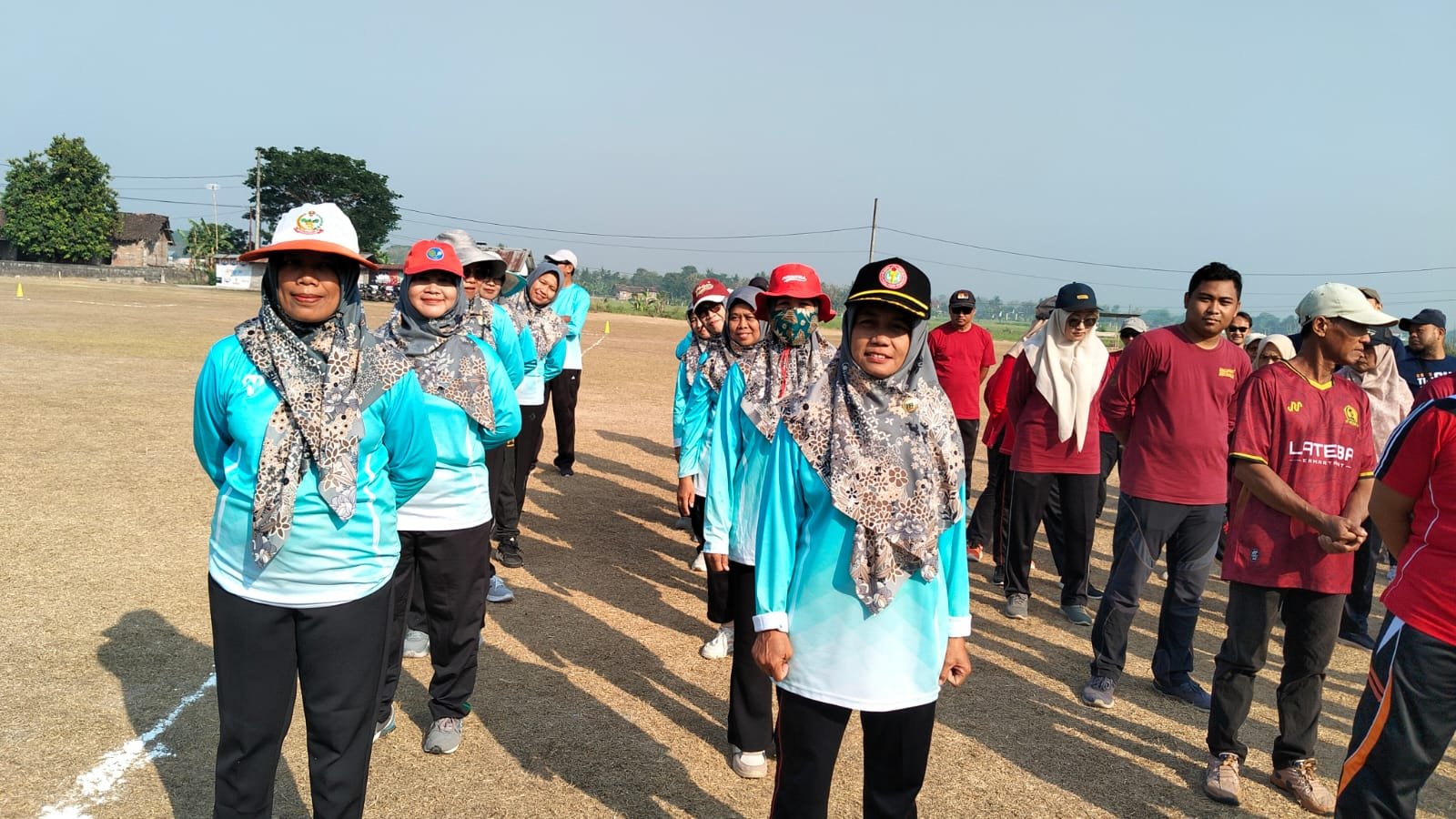 Kepala MIN 2 Bantul Ikuti Latihan Kasti Bersama di SD Sriharjo