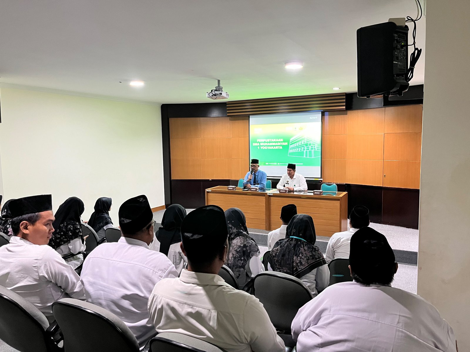 Tingkatkan Layanan Kepustakaan, Pegawai MIN 2 Bantul Ikuti Studi Tiru Perpustakaan SMA Muhammadiyah 