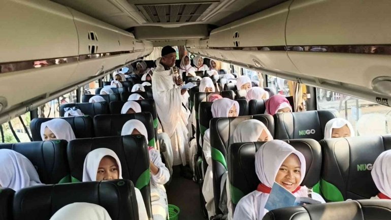 Perjalanan Manasik Haji MTsN 2 Bantul, Belajar Khusyuk dan Disiplin