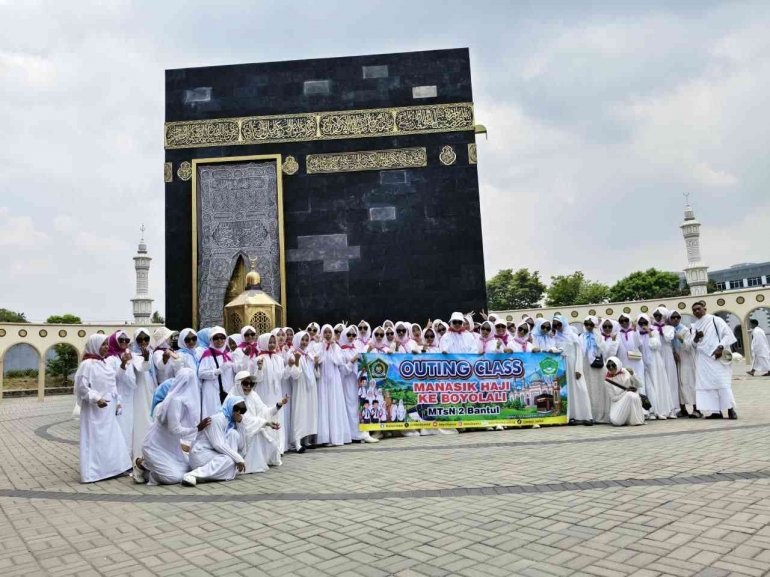MTsN 2 Bantul Kenalkan Tata Cara Haji Lewat Praktik Manasik di Boyolali