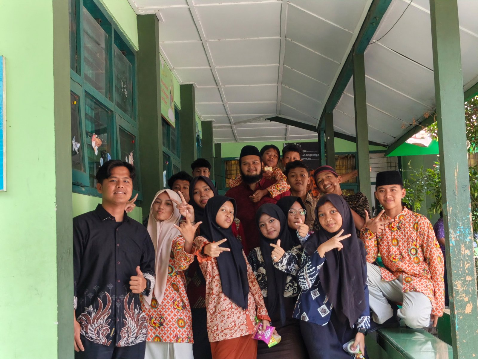 Batik Berbeda, Tetap Bersama: Keceriaan Siswa MTsN 7 Bantul Bersama Mahasiswa STITMA