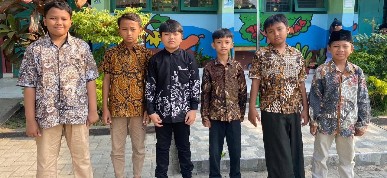  MIN 1 Bantul Semarakkan Hari Batik Nasional 2026 