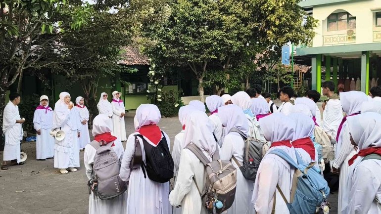 Isti Pesankan Murid MTsN 2 Bantul Jaga Nama Baik Madrasah Saat Manasik