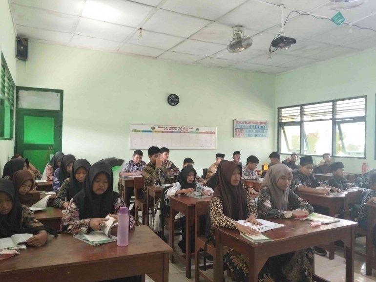 Hari Batik Nasional, MTsN 2 Bantul Tampilkan Keindahan Batik Nusantara