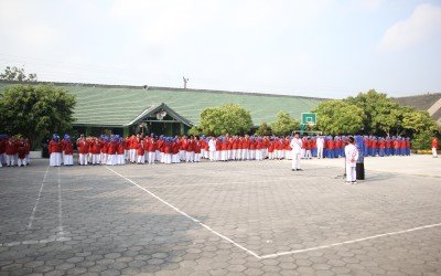 Khidmat dan Penuh Makna! Anggota OSIM MTsN 5 Bantul Tunjukkan Semangat Generasi Pancasila dalam Upa