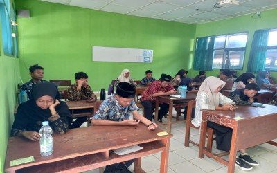Semarak Hari Batik Nasional, Siswa-Siswi MTsN 5 Bantul Kenakan Batik Bersamaan dengan Pelaksanaan As