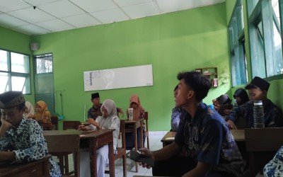 Semarak Hari Batik Nasional, Siswa Siswi MTsN 5 Bantul Tampil Percaya Diri dengan Batik Nusantara