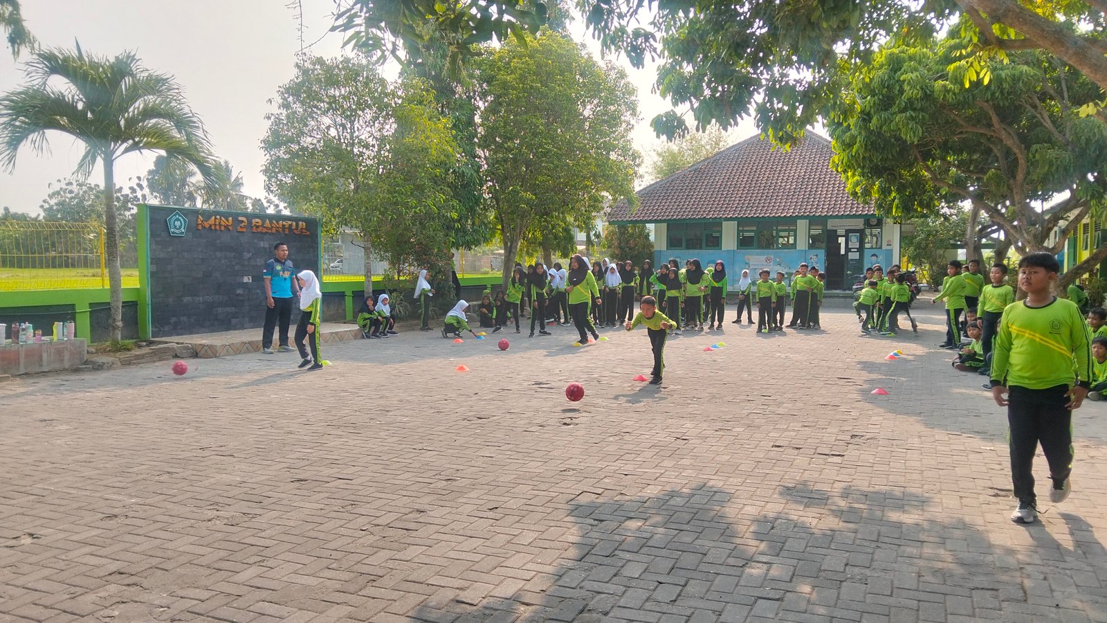 Belajar Sambil Bermain, Murid MIN 2 Bantul Praktikkan Gerak Lokomotor dan Manipulatif