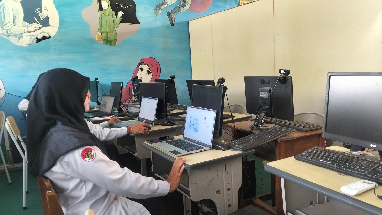 Guru MIN 2 Bantul Ikuti AKGTK 2026 di Laboratorium Komputer Madrasah