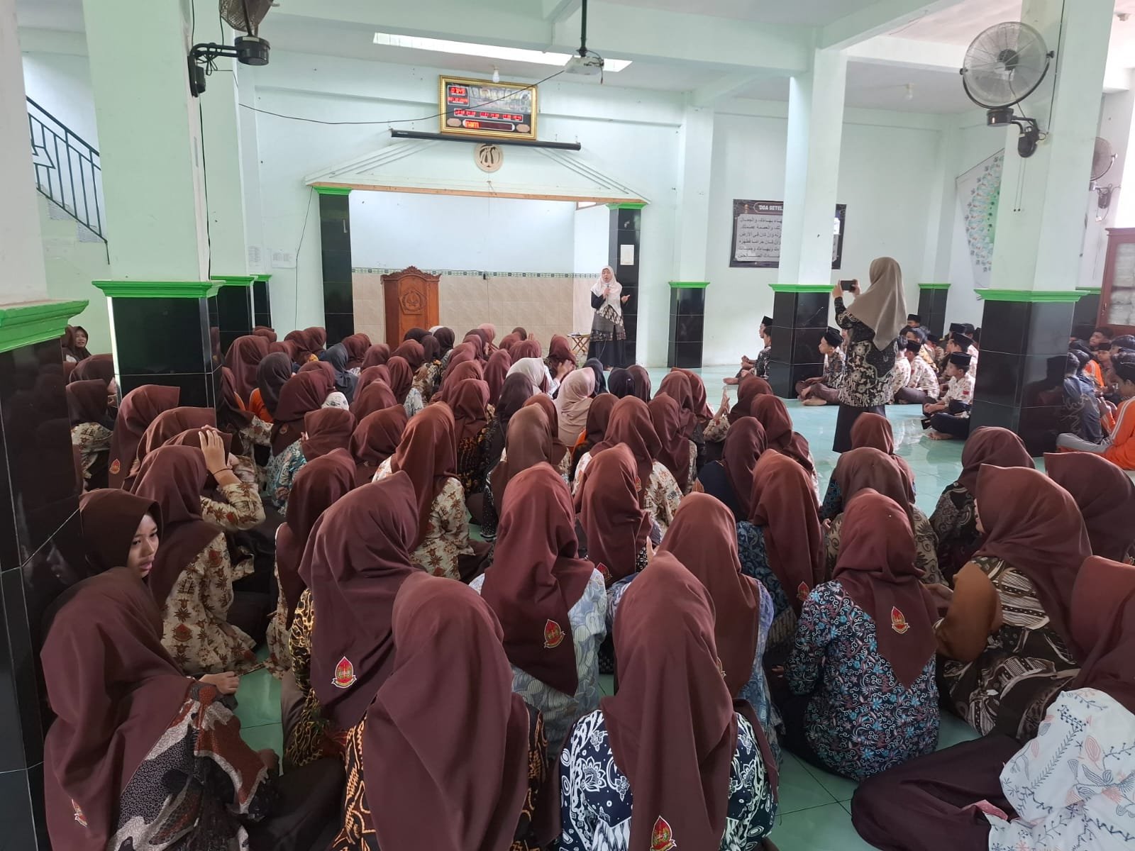 Ketua Timses TKA-TKAD MTsN 6 Bantul Lakukan Brifing Pembimbingan Kelompok Kecil