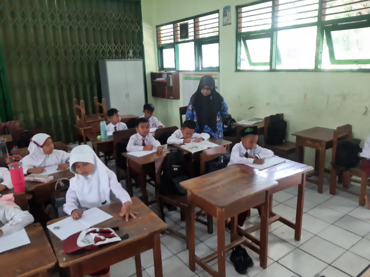 Tingkatkan Kualitas Kelas, Kepala MIN 2 Bantul Lakukan Supervisi 