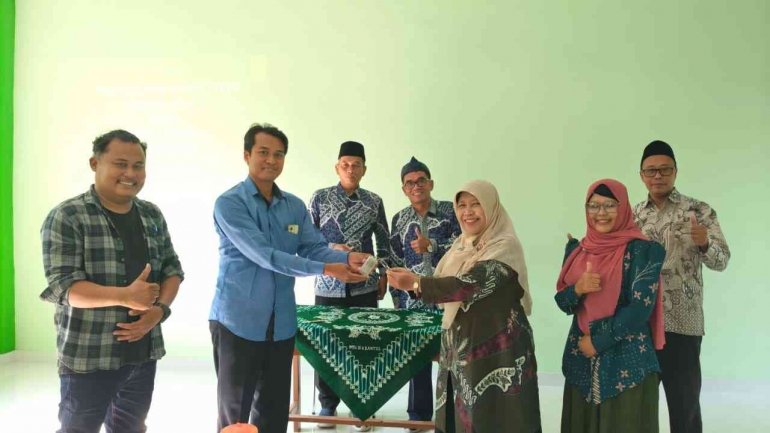 Serah Terima Kunci RKB SBSN MTsN 3 Bantul, Disaksikan Langsung Kanwil DIY