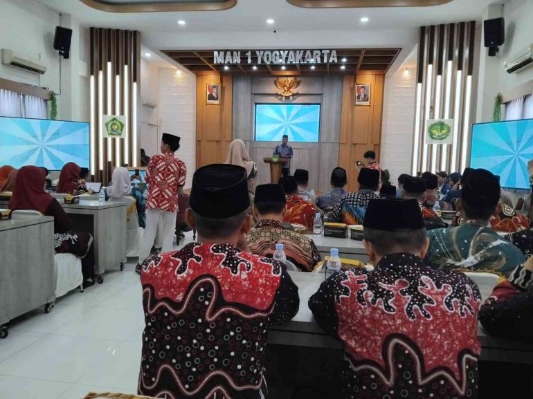 Kepala MTsN 6 Bantul Hadiri Pembukaan OMI dan PKM
