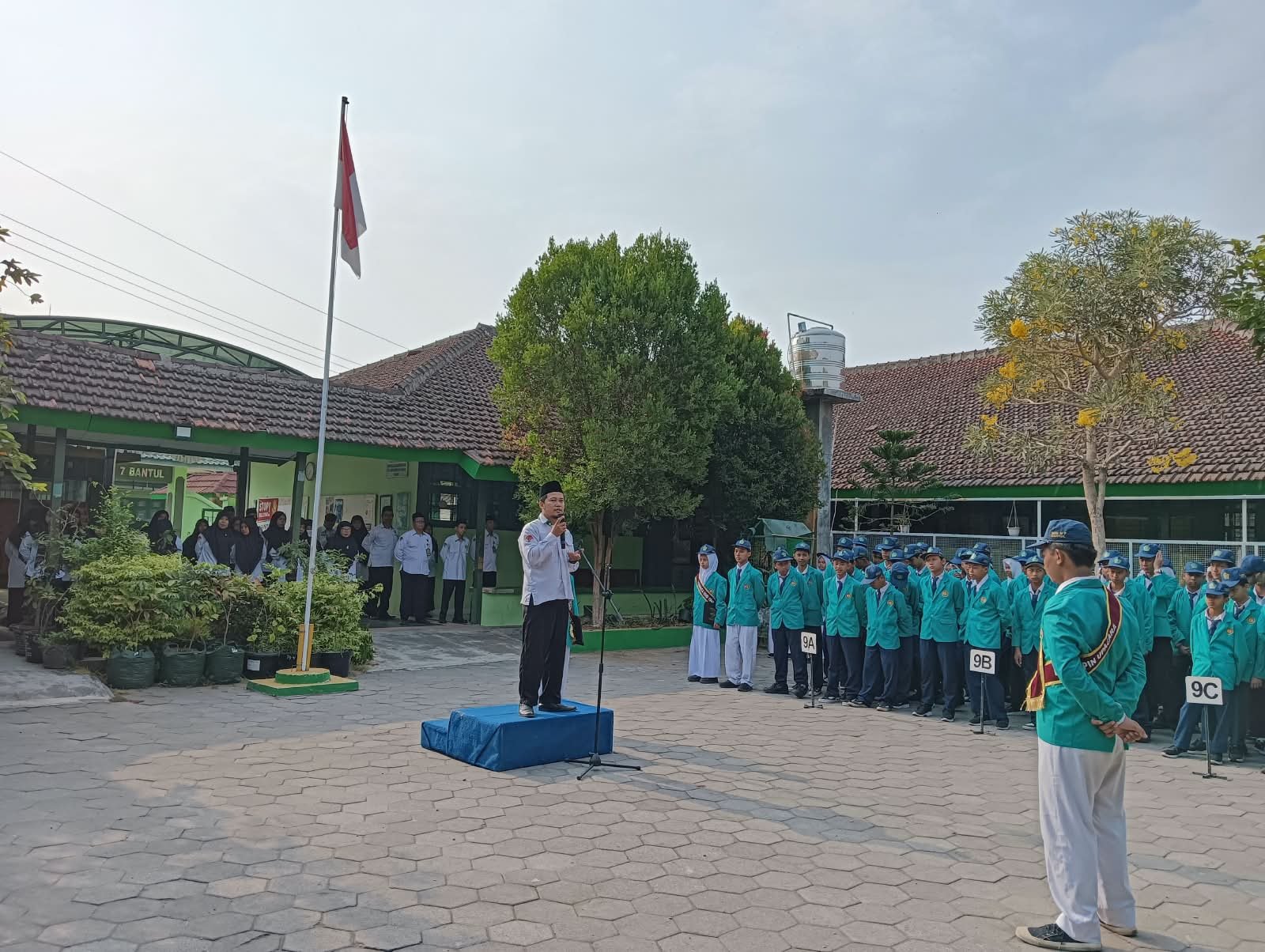 Upacara Bendera MTsN 7 Bantul, Pasiyamto Ingatkan Siswa Jauhi Tawuran