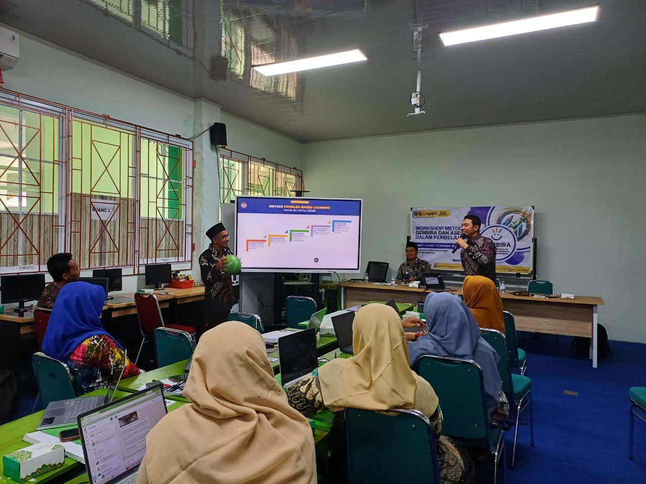 Workshop MTsN 6 Bantul: Pak Wawan Ingatkan Pentingnya Metode Konvensional di Era Digital