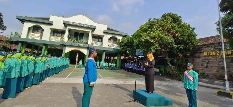 Jadi Pembina Upacara Hapsak, Kepala MTsN 2 Bantul Baca Ikrar Sejarah