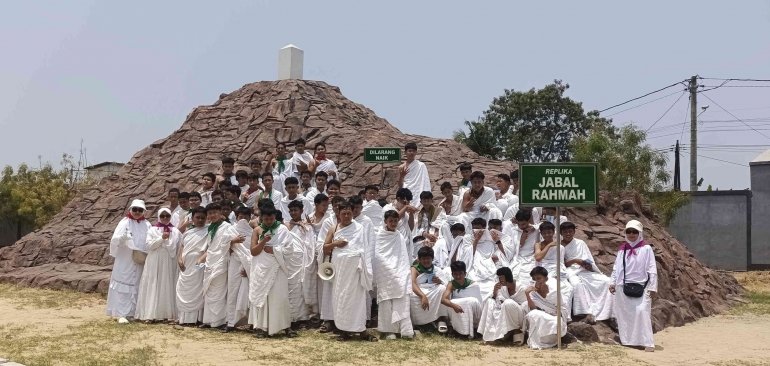 Agenda Wukuf di Arafah Menjadi Pelajaran Manasik Haji Murid MTsN 2 Bantul
