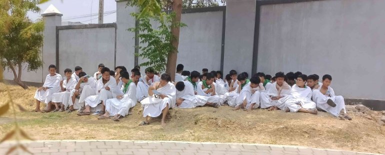 Manasik Haji Murid MTsN 2 Bantul Kenalkan Cari Kerikil Untuk Lempar Jumroh