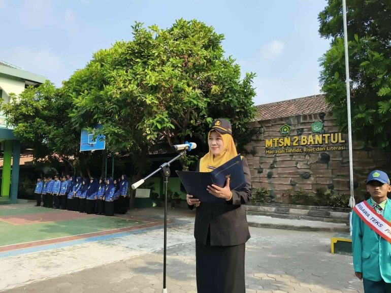 MTsN2 Bantul Gelar upacara Bendera Peringati Hari Kesaktian Pancasila