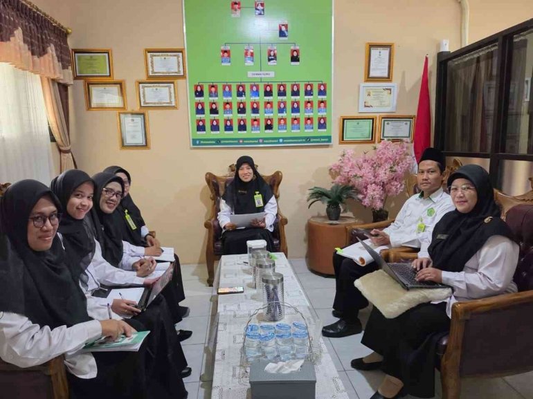 Jelang Pengisian EDM, Tim MTsN 2 Bantul Gelar Rakor