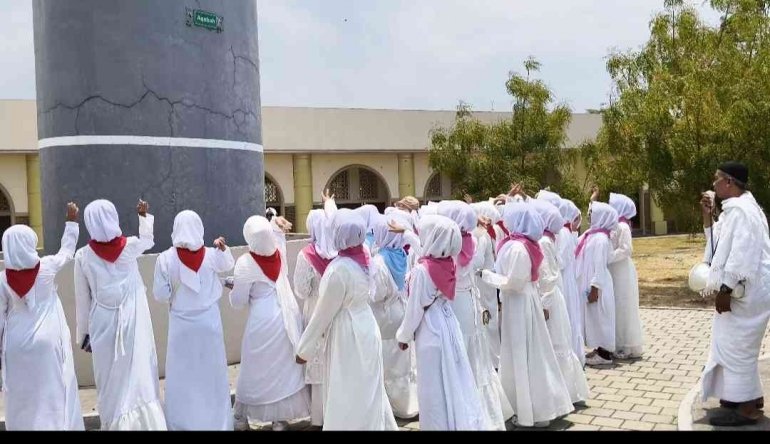 Tiba di Jamarat, Murid MTsN 2 Bantul Praktik Lontar Jumrah