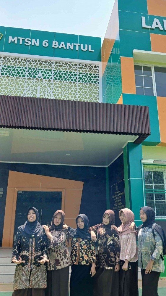 Matsanaba Berbatik: Aneka Corak Batik Warnai Hari Batik Nasional di MTsN 6 Bantul